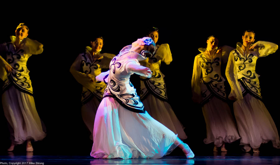 Photo by Mike Strong (KCDance.com) - Hanah Wagner in Fusion by Prof Wang Hong-yun and Li Ye